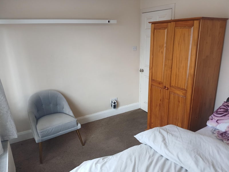 Room Woodside Lane in Greater London