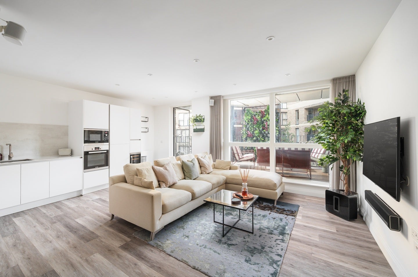 Flat Scena Way in Greater London