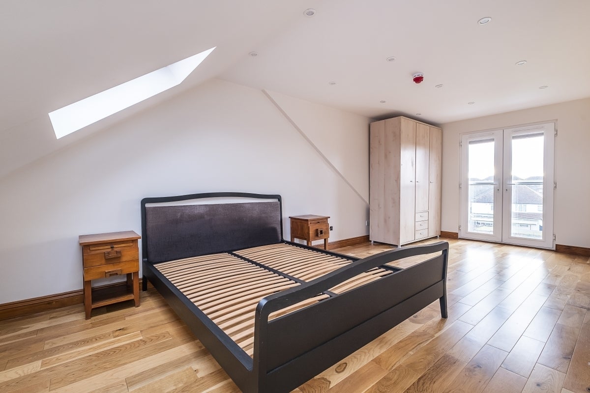 Room Taunton Avenue in Greater London