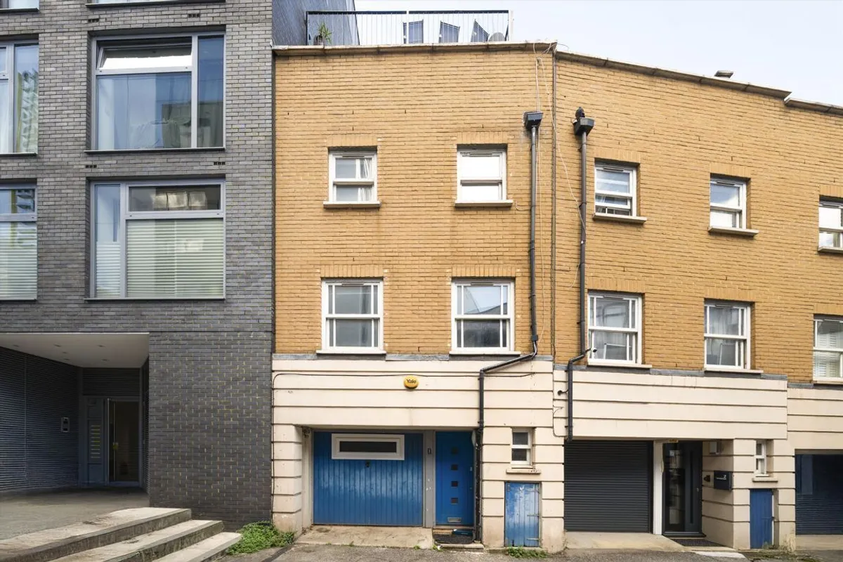 House Frederick's Row in Greater London