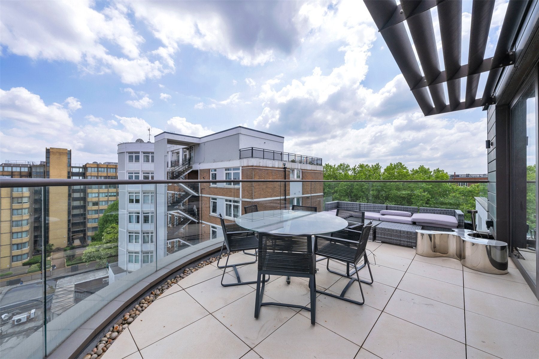 Flat Finchley Road in City of Westminster
