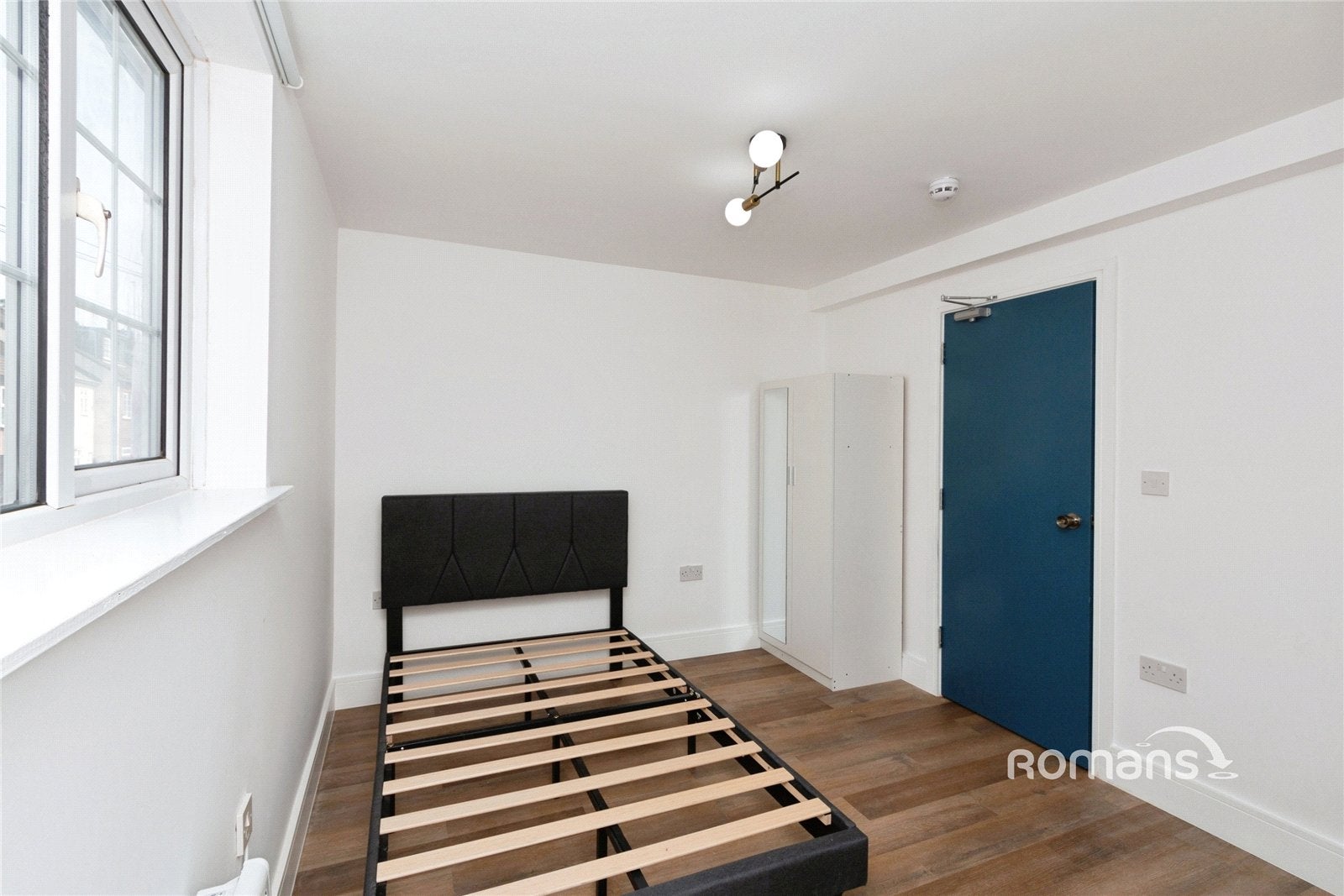 Room Queens Road in Rushmoor