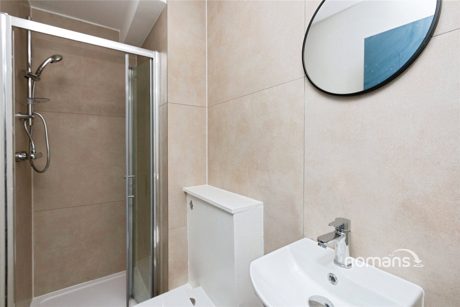 Room Queens Road in Rushmoor