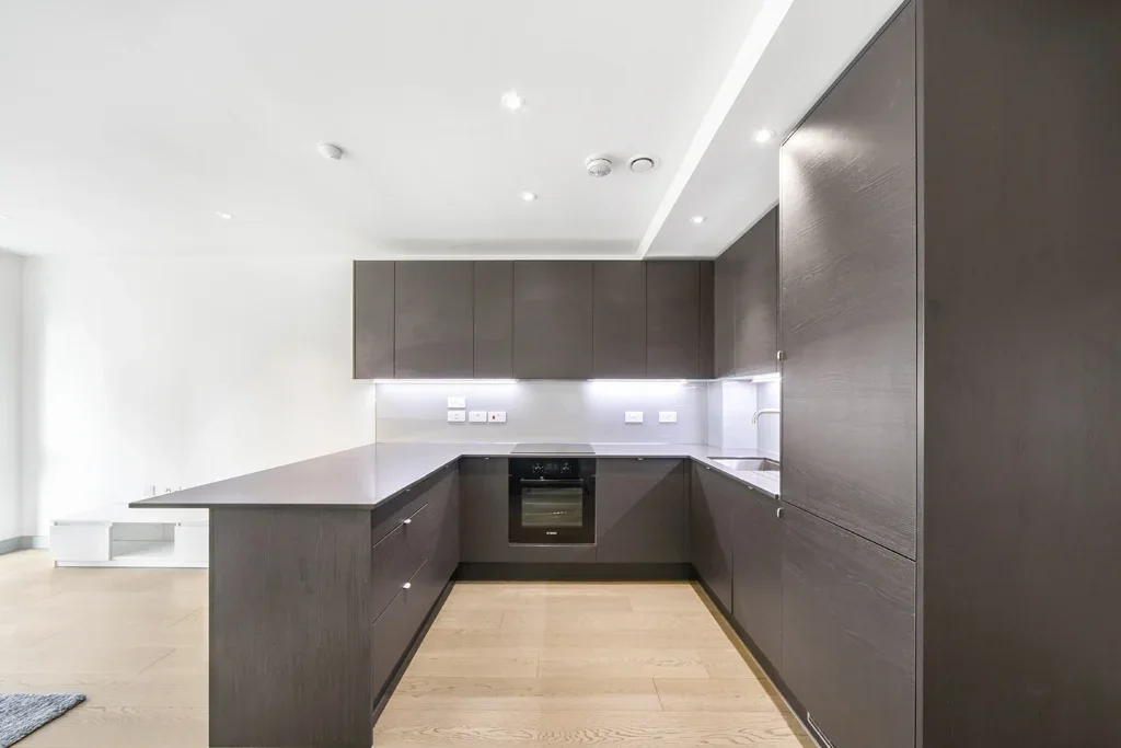 Flat Long Lane in Greater London
