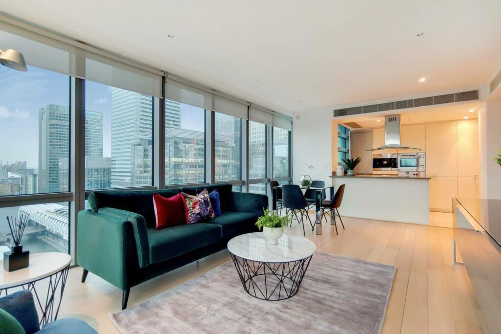 Flat Hertsmere Road in Greater London