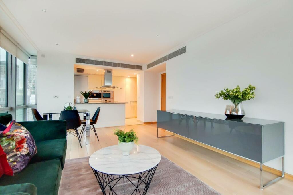 Flat Hertsmere Road in Greater London