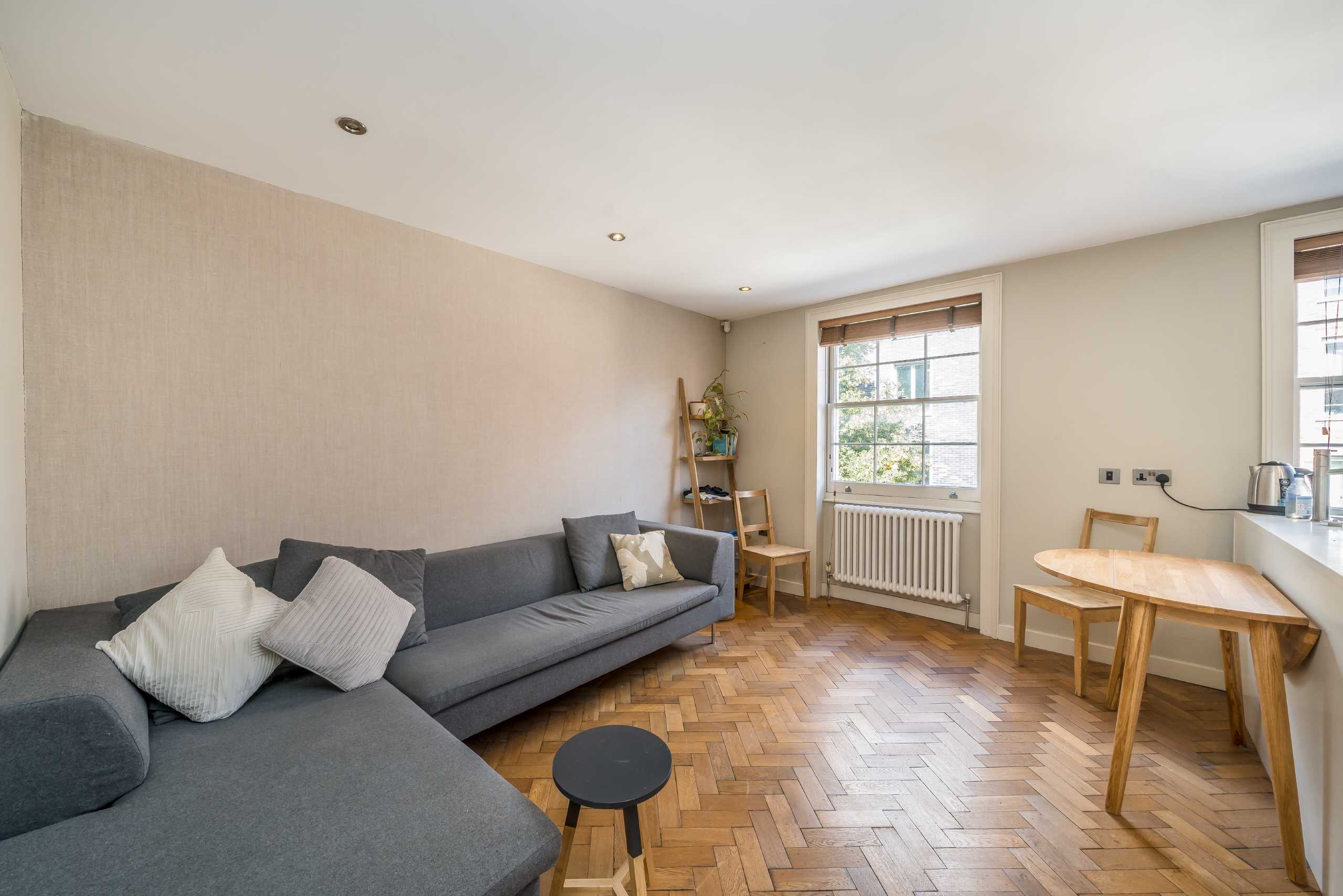 Flat Leigh Street in Greater London
