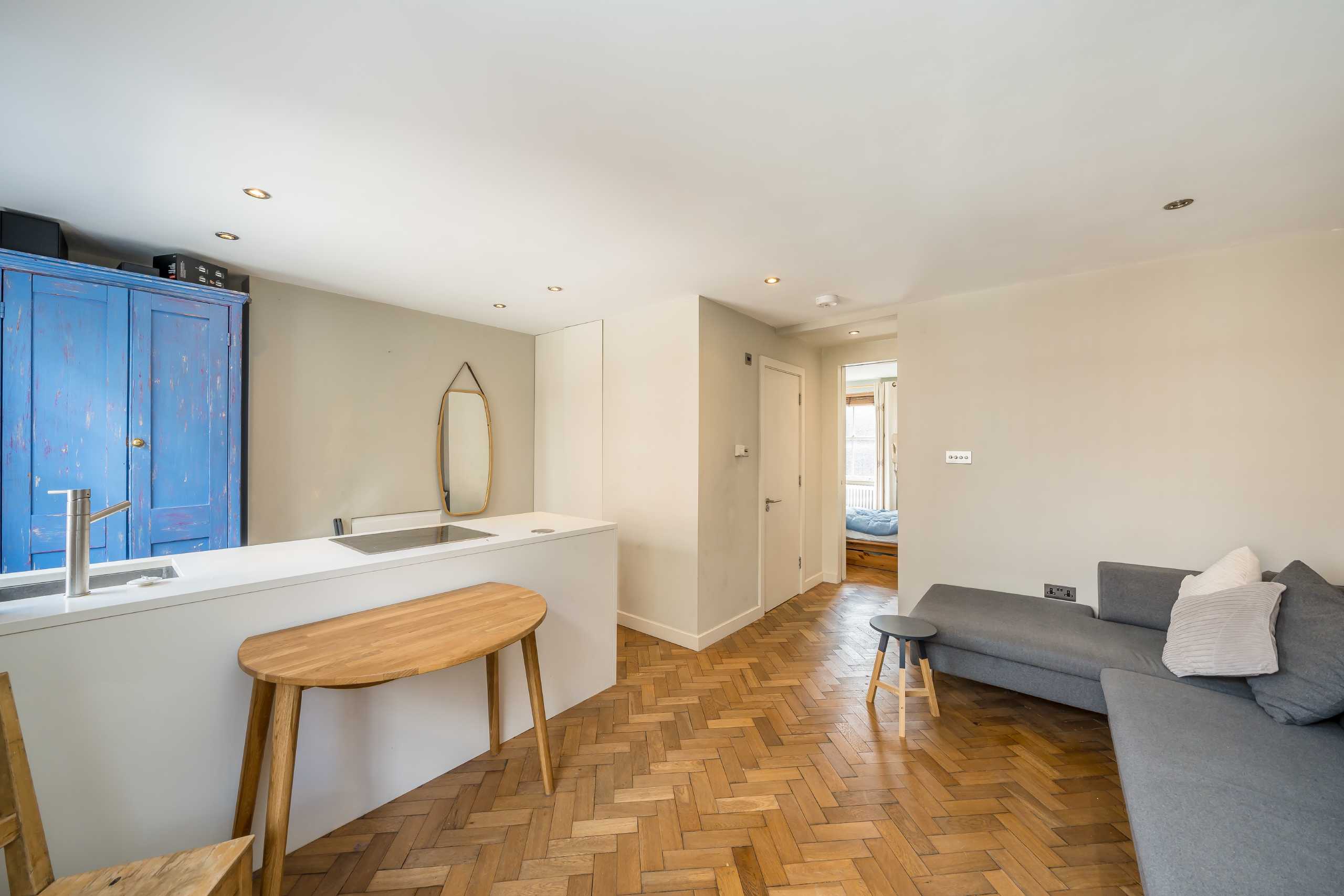 Flat Leigh Street in Greater London