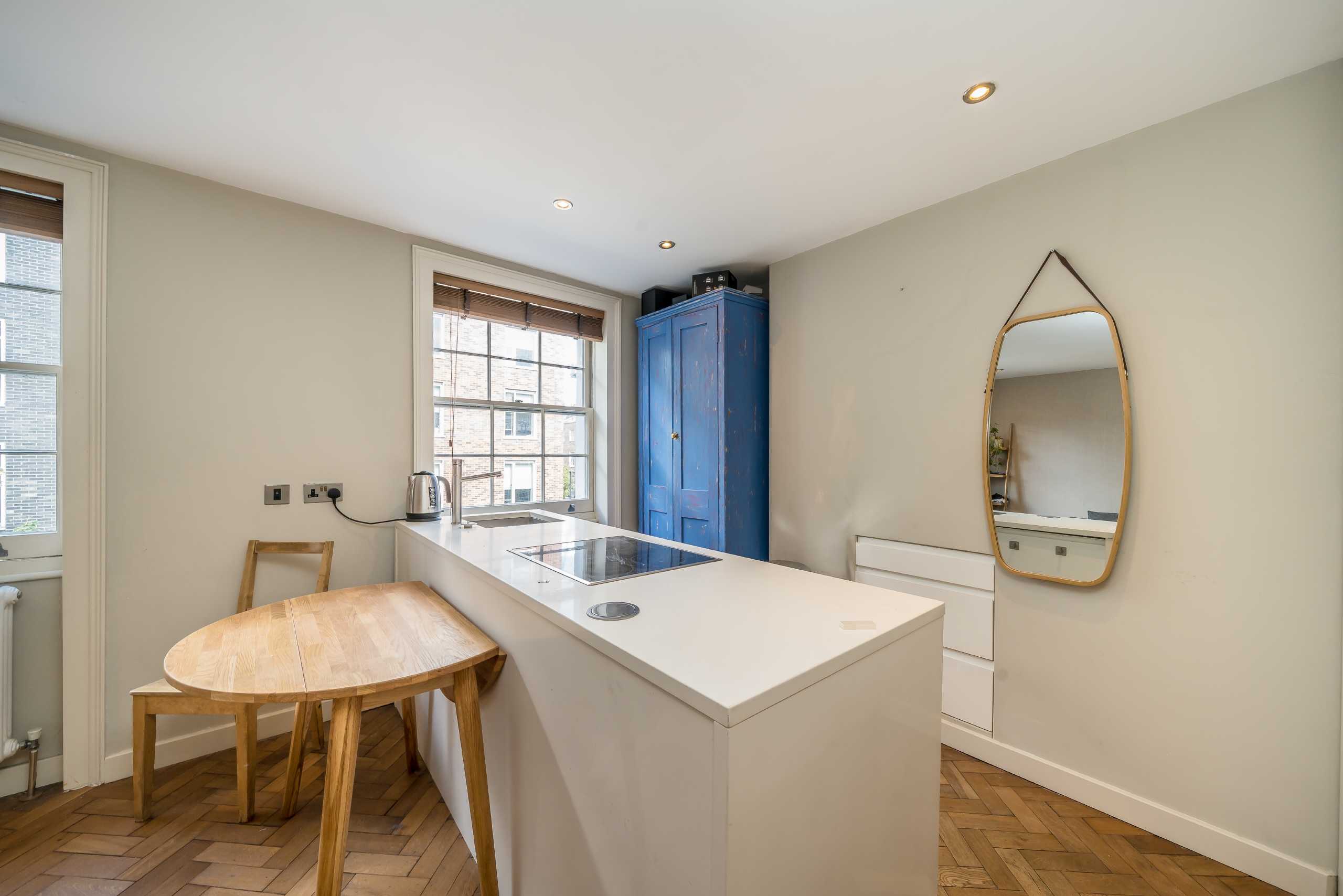 Flat Leigh Street in Greater London