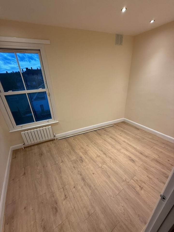 Flat Conewood Street in Greater London