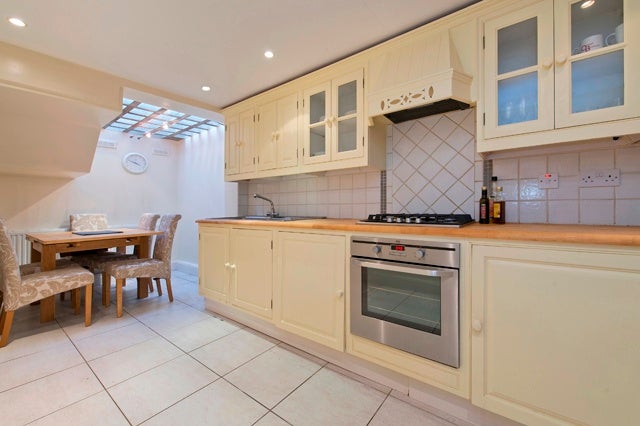 House Sedleigh Road in Greater London
