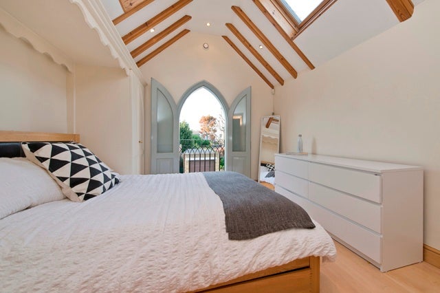 House Sedleigh Road in Greater London