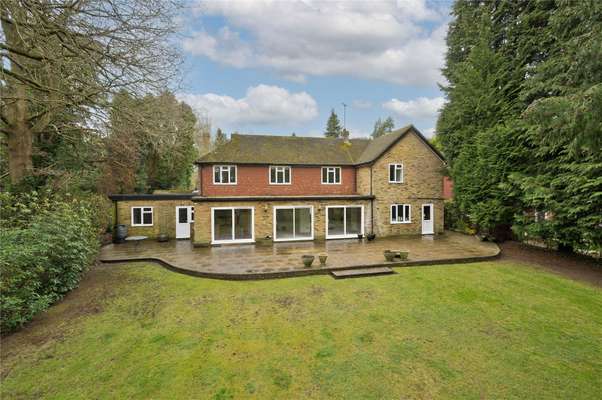 House Firfields in Elmbridge