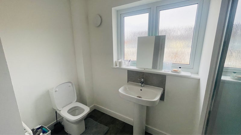 Room Kestrel Drive in East Calder