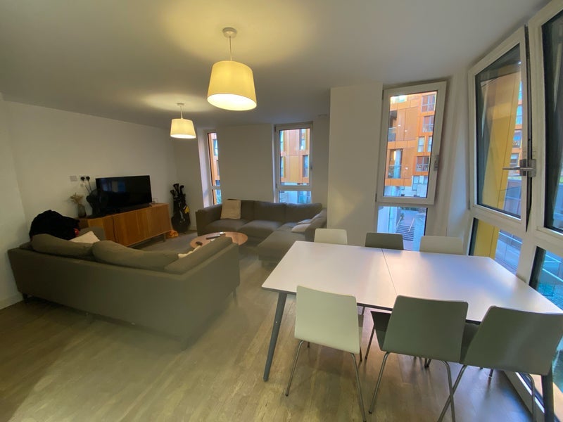 Room Christchurch Way in Greater London