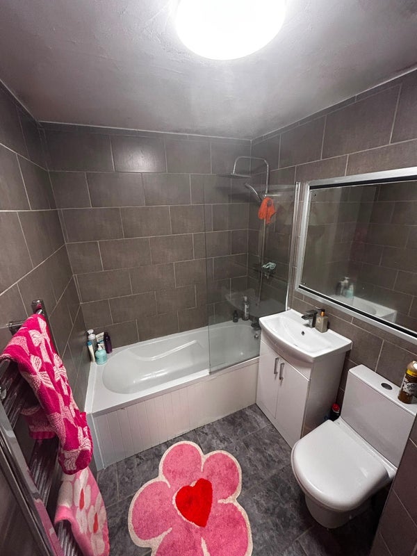 Flat Newbold Walk in Manchester
