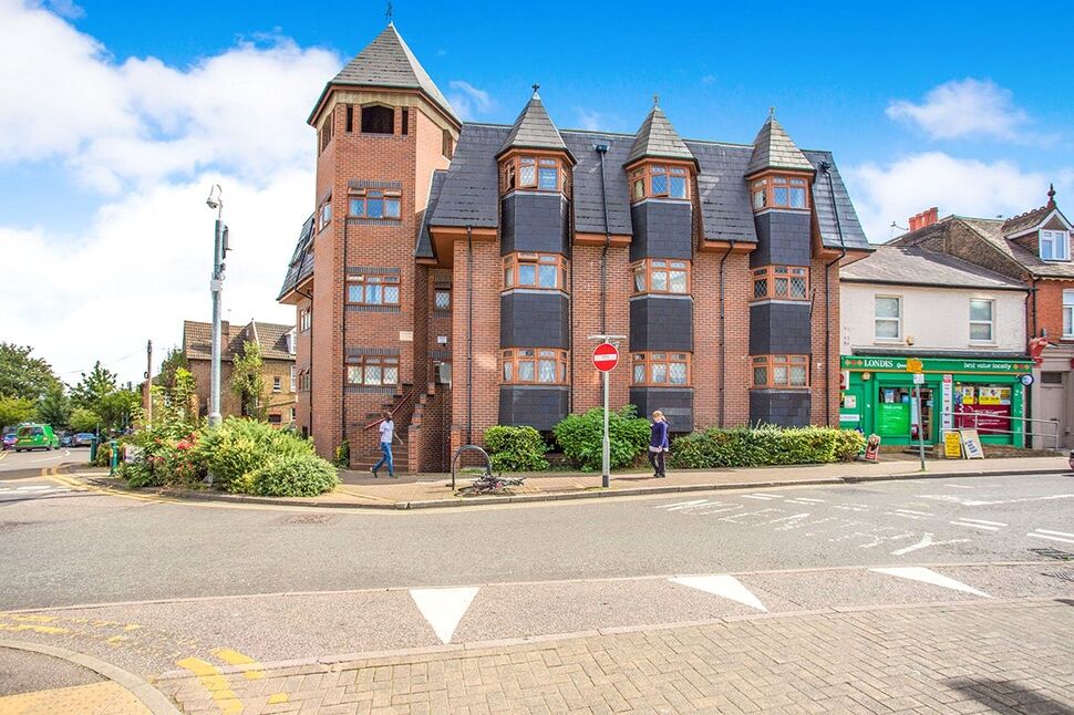Flat Queen's Place in Watford