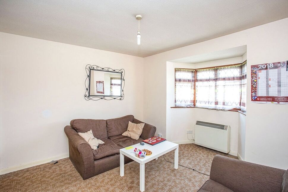 Flat Queen's Place in Watford