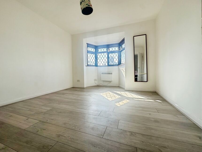 Flat Queen's Place in Watford