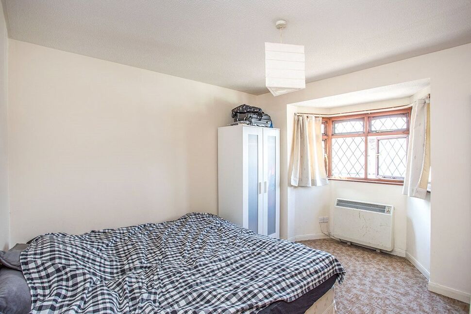 Flat Queen's Place in Watford