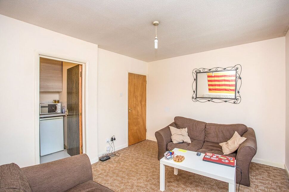 Flat Queen's Place in Watford