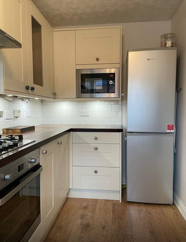 Flat Olive Road in Greater London