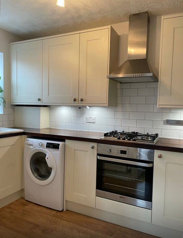 Flat Olive Road in Greater London