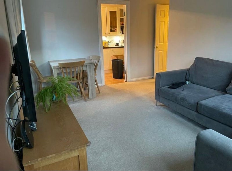 Flat Olive Road in Greater London