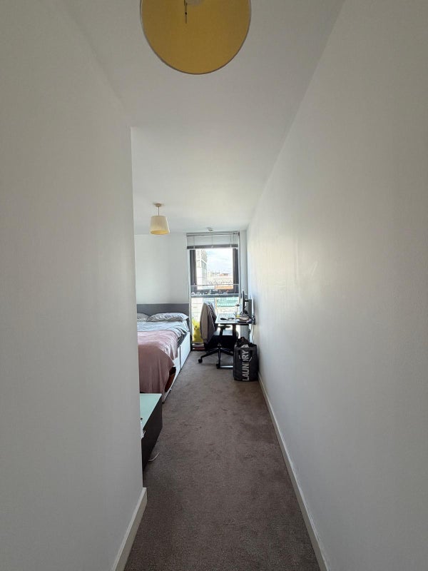 Room Blackwall Way in Greater London