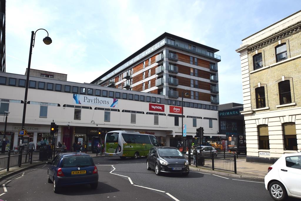 Flat High Street in Greater London