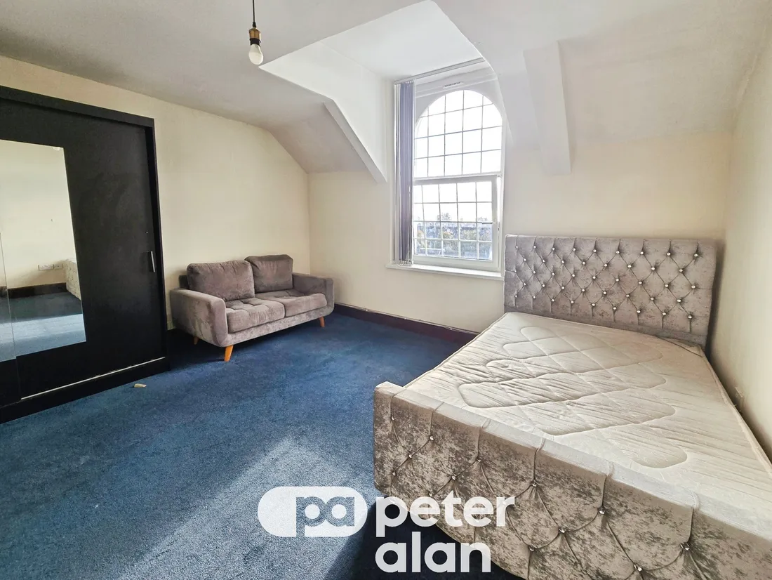 Flat Carlton Terrace in Swansea