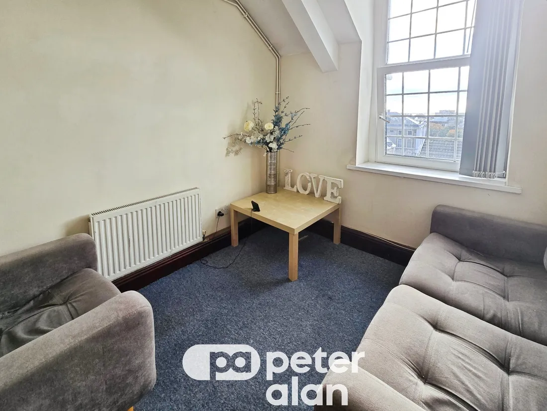 Flat Carlton Terrace in Swansea