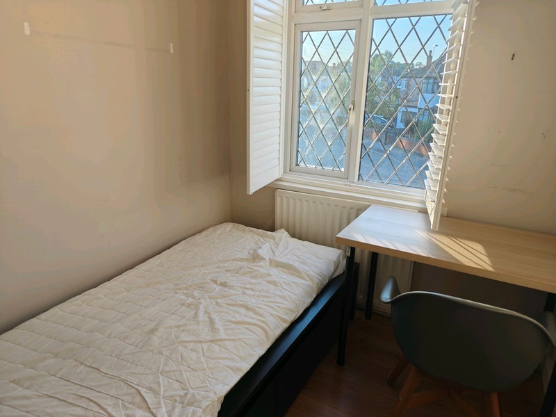 Room Norman Place Road in Coventry