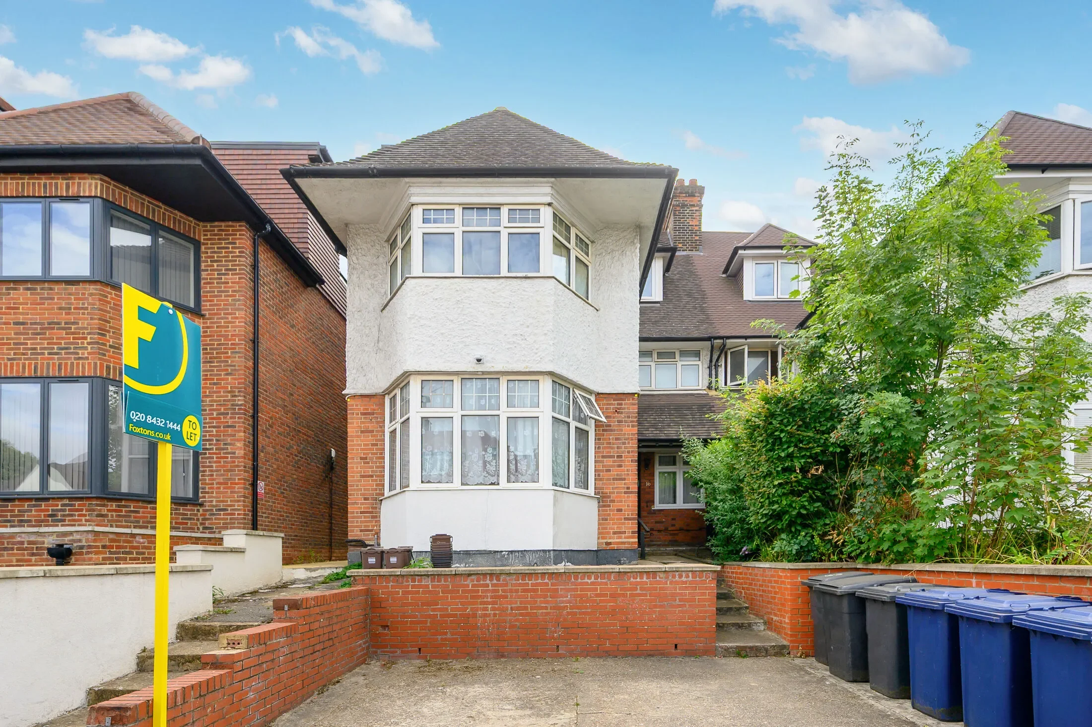 Flat Hoop Lane in Greater London