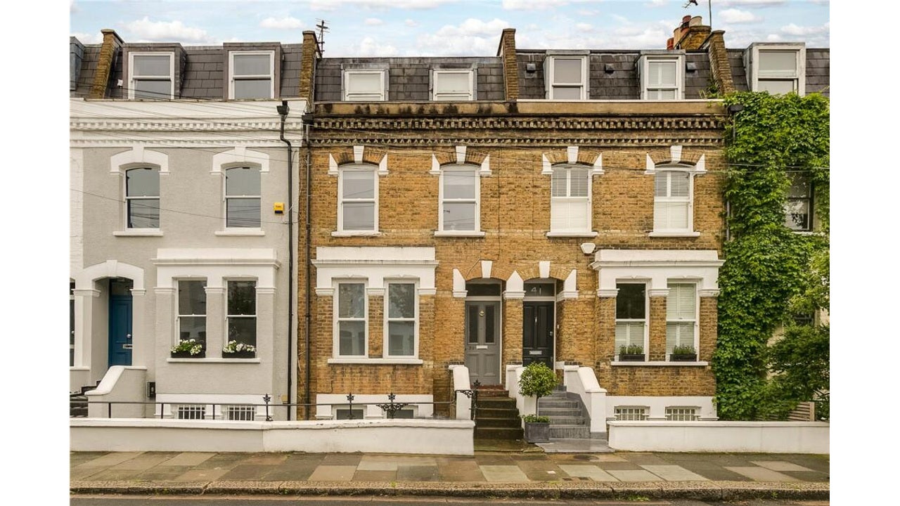 Flat Kilmaine Road in Greater London