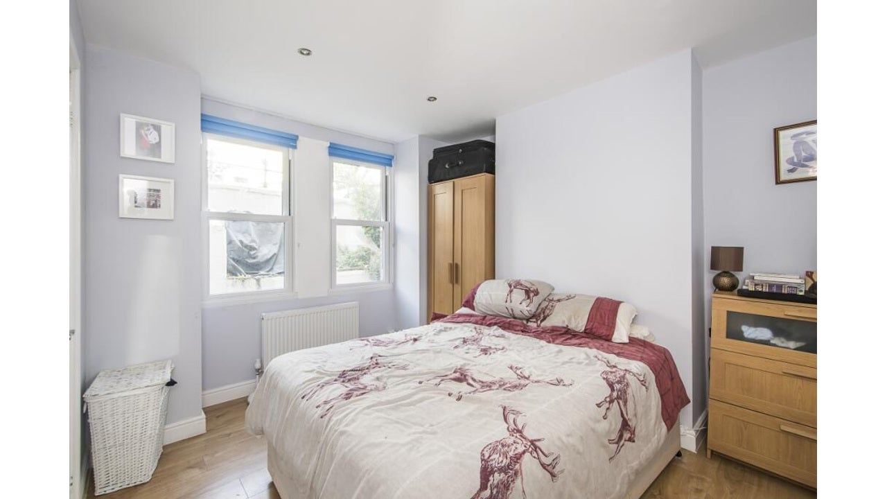 Flat Kilmaine Road in Greater London