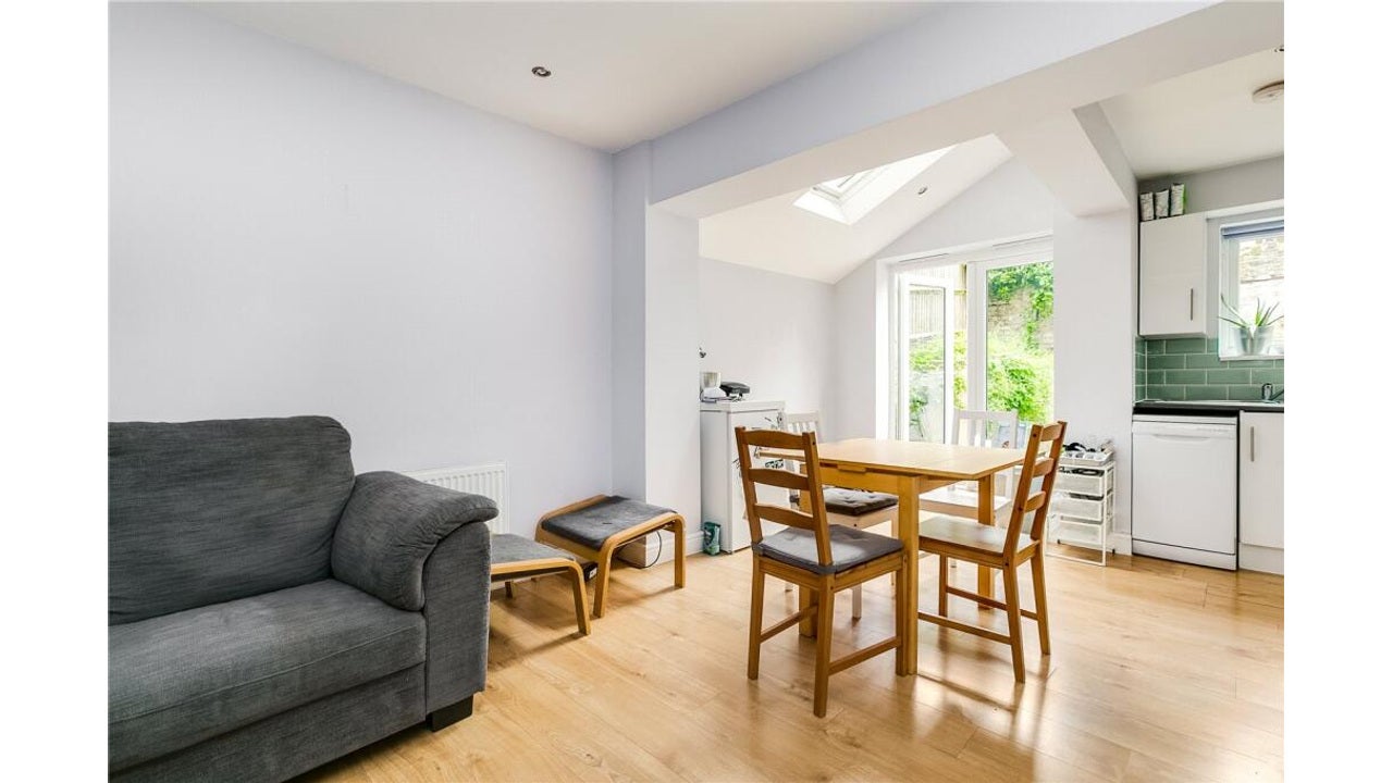 Flat Kilmaine Road in Greater London