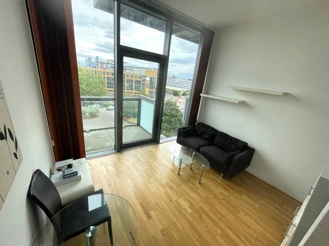 Flat Clippers Quay in Salford