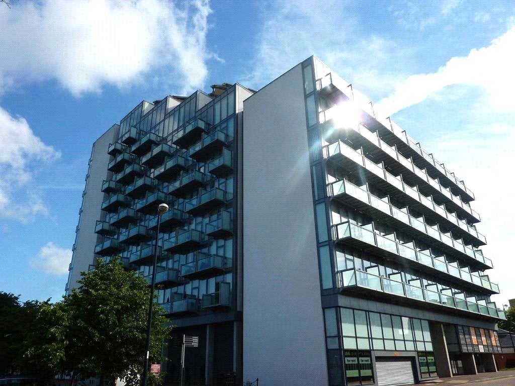 Flat Clippers Quay in Salford