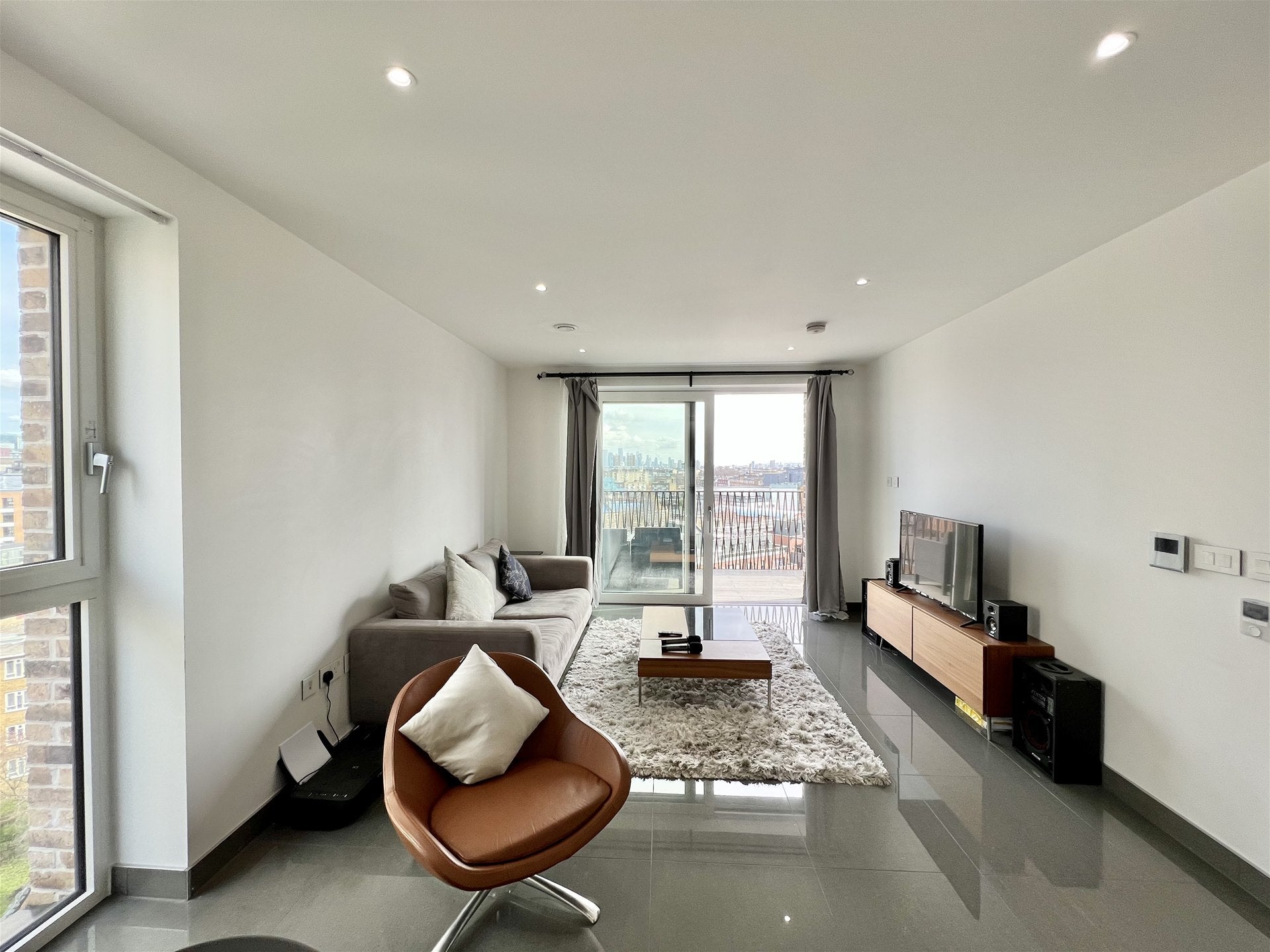 Flat Blackfriars Road in Greater London