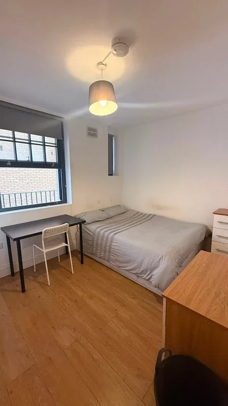 Room Chadbourn Street in Greater London