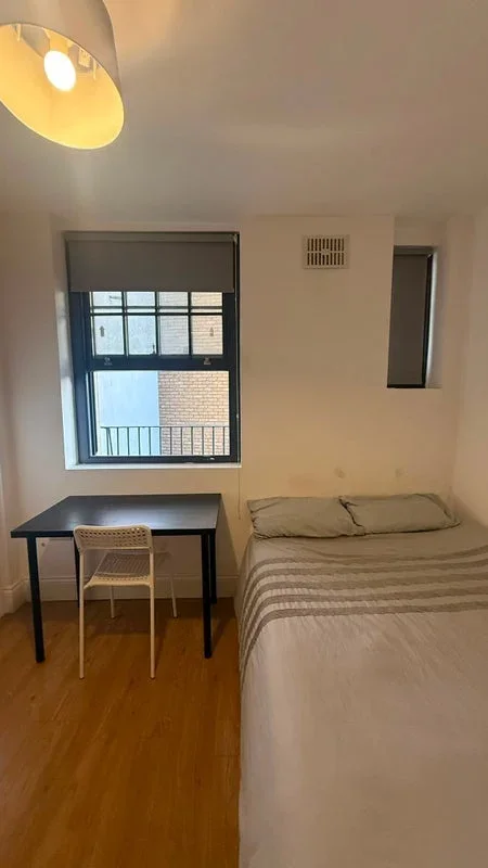 Room Chadbourn Street in Greater London