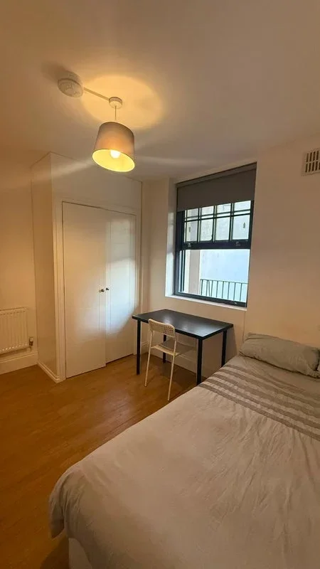 Room Chadbourn Street in Greater London