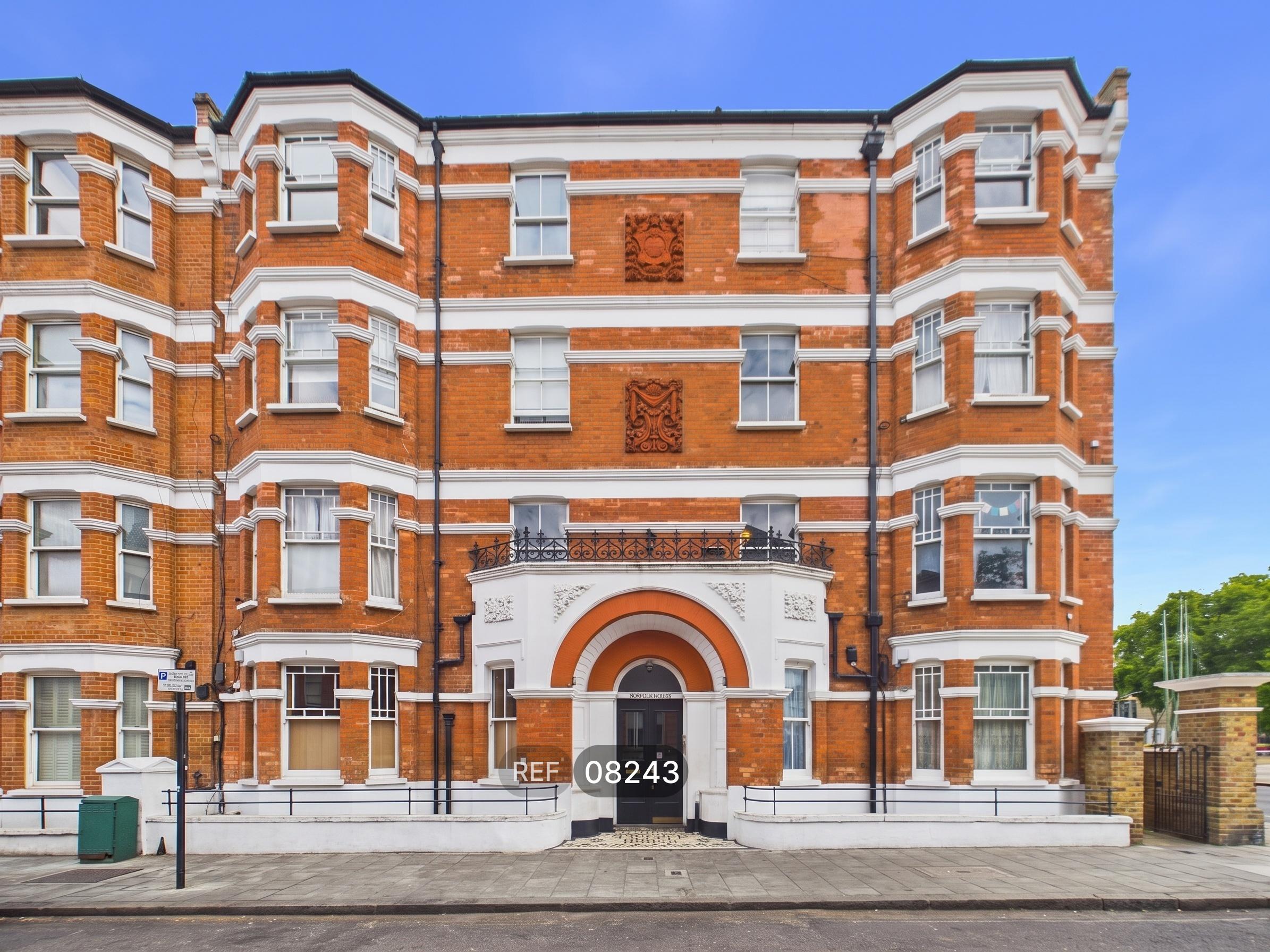 Flat Saltoun Road in Greater London
