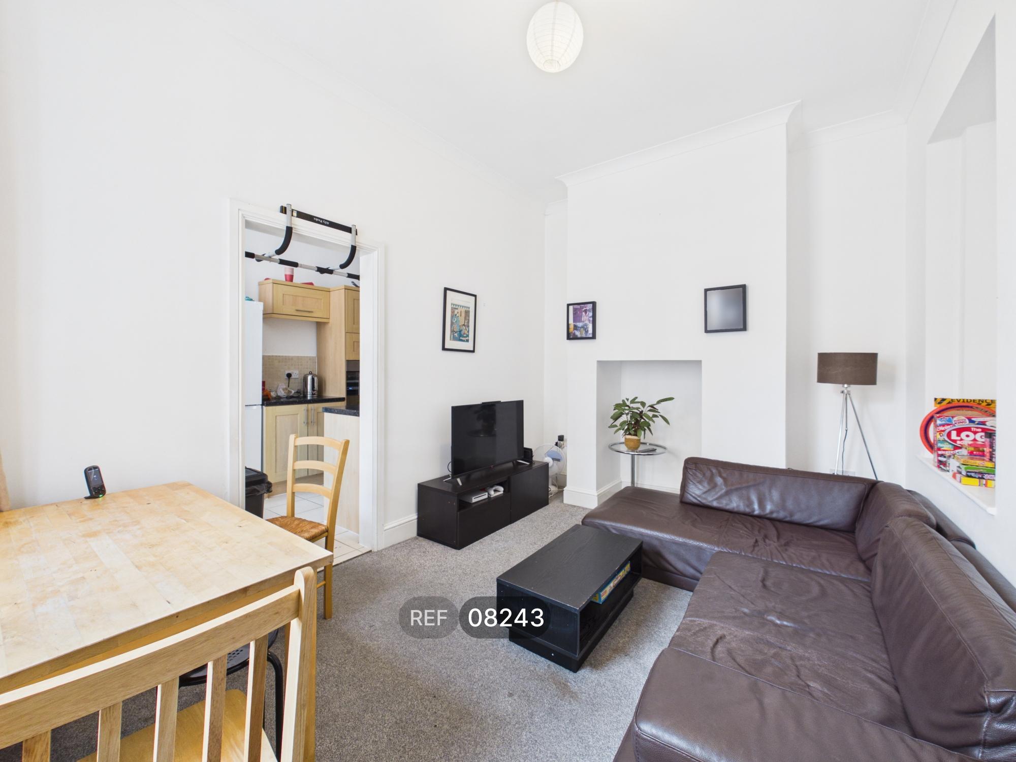 Flat Saltoun Road in Greater London