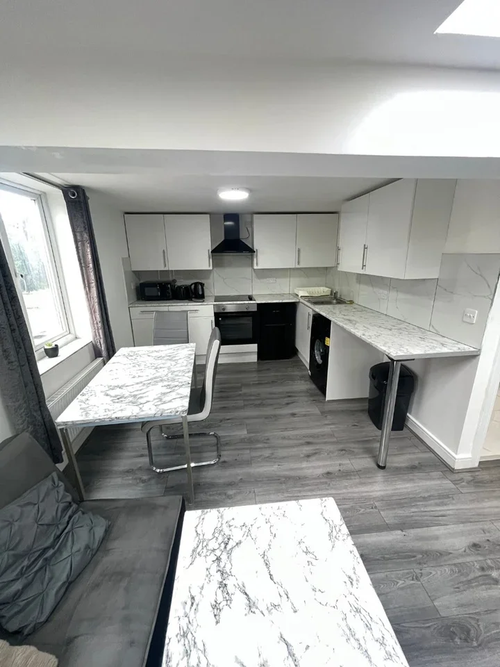 Flat Burleys Way in Leicester