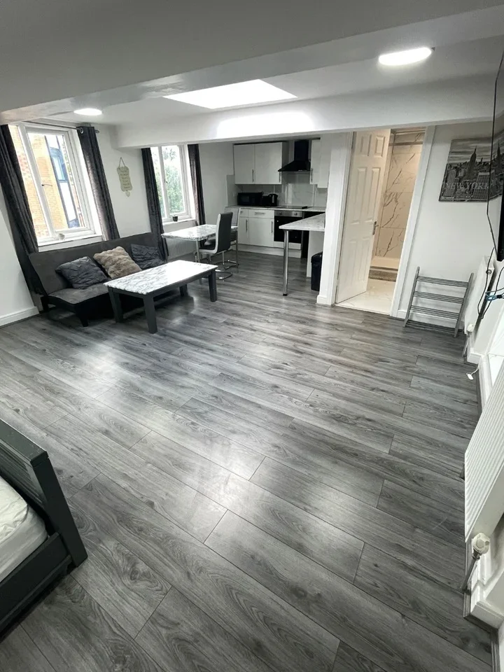 Flat Burleys Way in Leicester