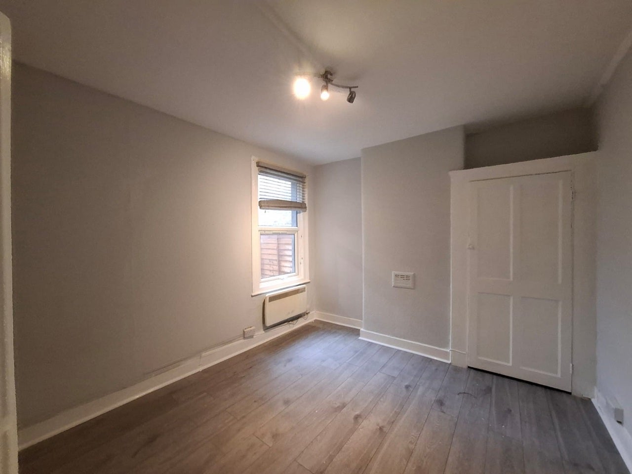 Flat Wimborne Road in Greater London
