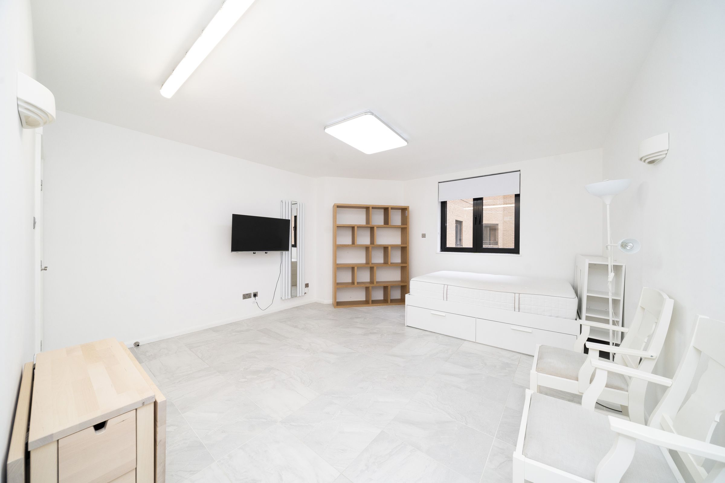Flat Point W Access Road in Greater London