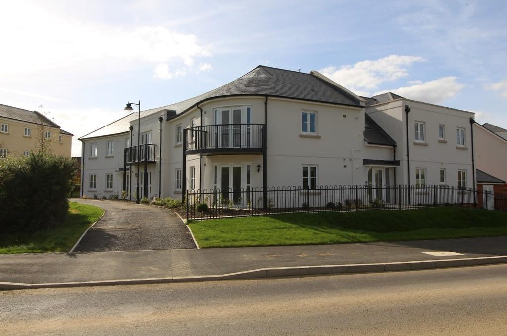 Flat Houghton Avenue in Winchester